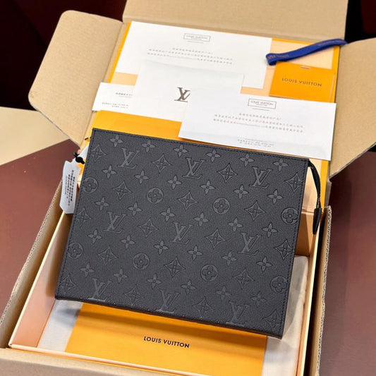 LV pochette nero goffrato!