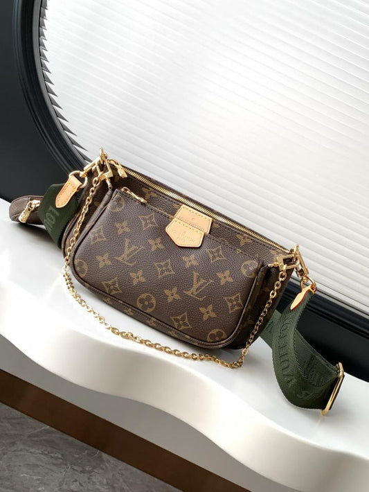 LV Multi Pochette Accessoires in Tela Monogram - Verde