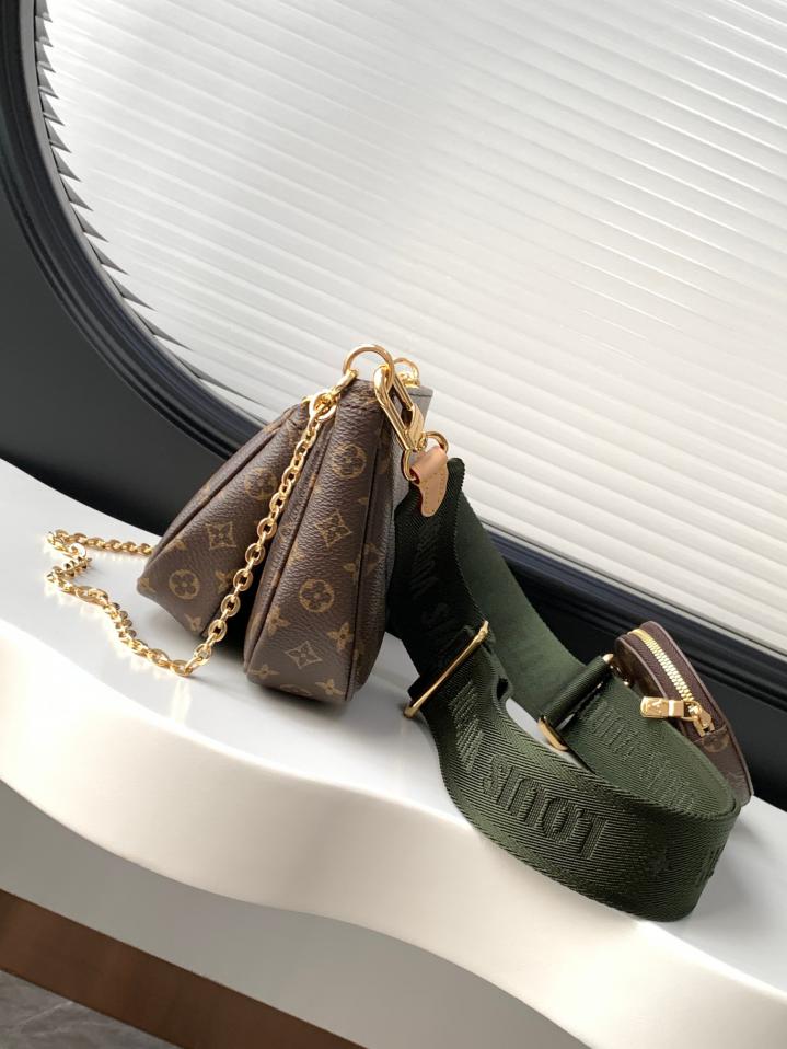 LV Multi Pochette Accessoires in Tela Monogram - Verde