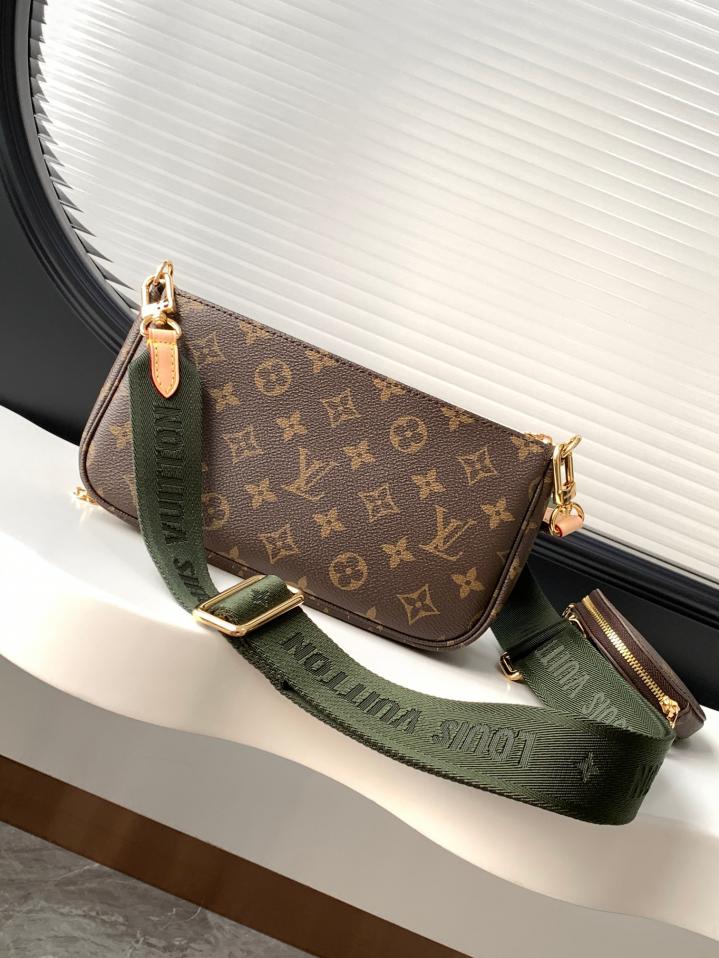 LV Multi Pochette Accessoires in Tela Monogram - Verde