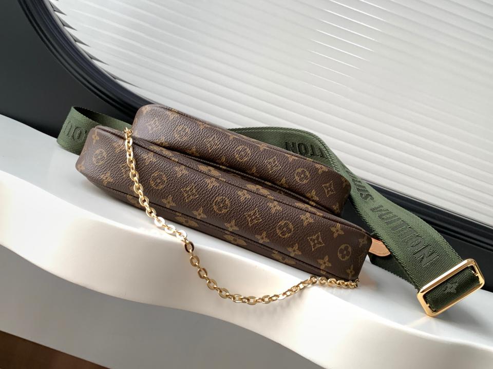 LV Multi Pochette Accessoires in Tela Monogram - Verde