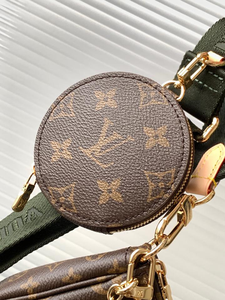 LV Multi Pochette Accessoires in Tela Monogram - Verde