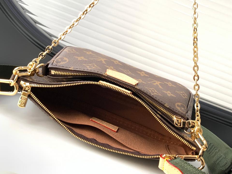 LV Multi Pochette Accessoires in Tela Monogram - Verde