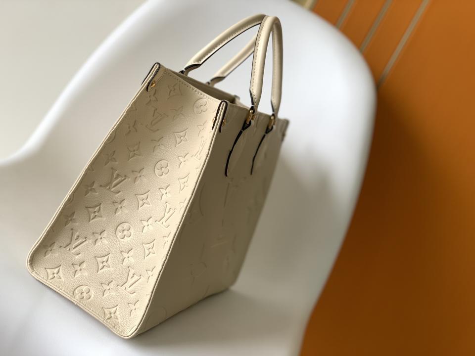 LV tote media OnTheGo