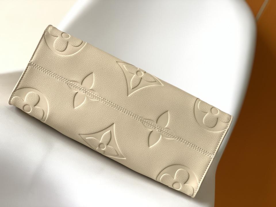 LV tote media OnTheGo