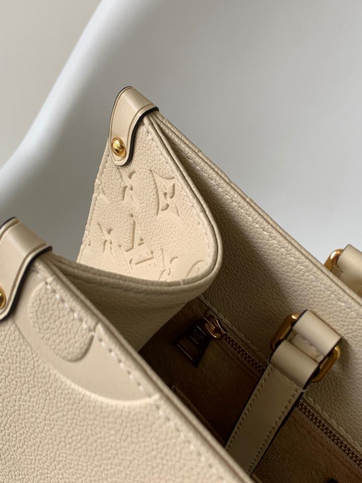 LV tote media OnTheGo