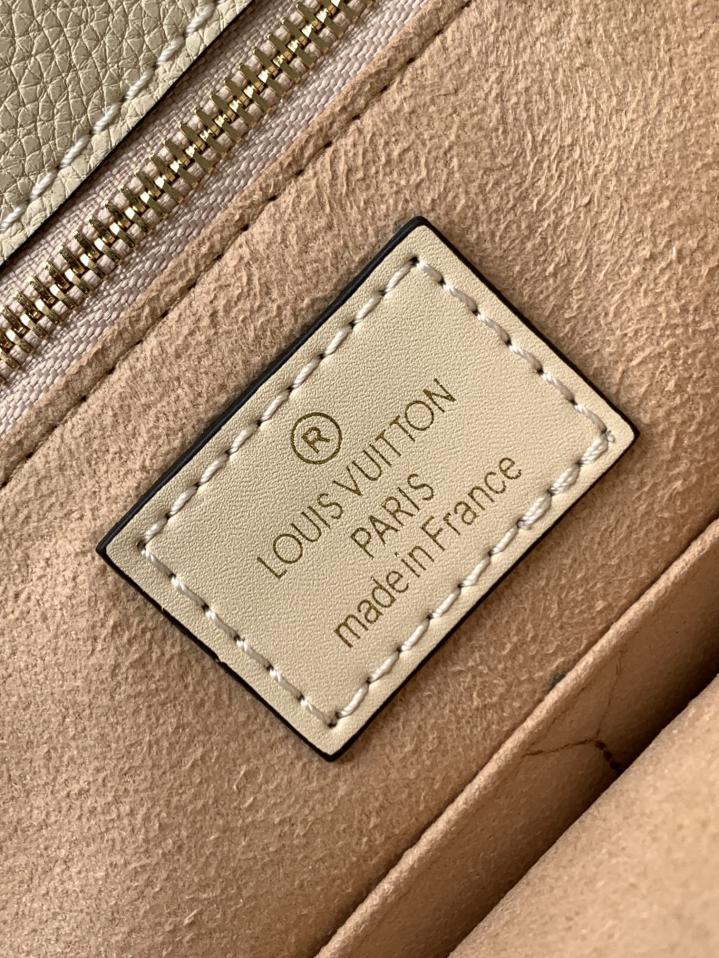 LV tote media OnTheGo
