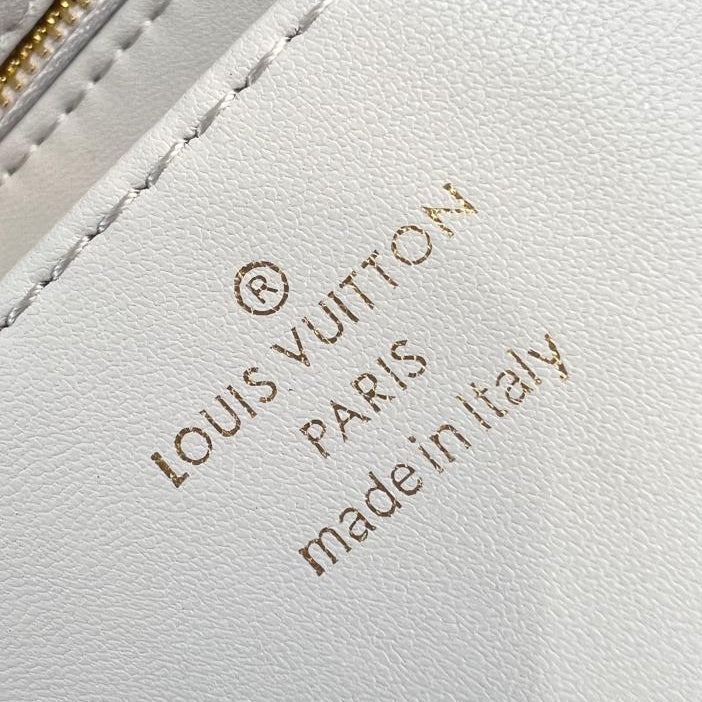 LV media Nicolas Ghesquière