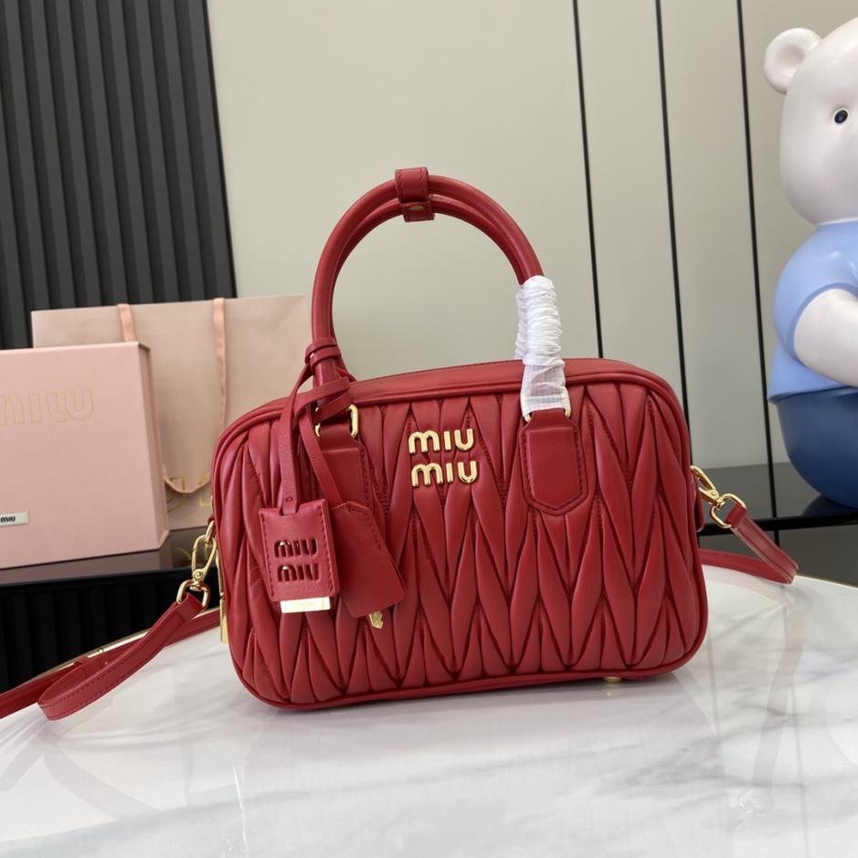 Con set completo di confezioni originali da banco” Borsa a tracolla da bowling media MIU MIU Arcadie Matelasse in pelle di pecora