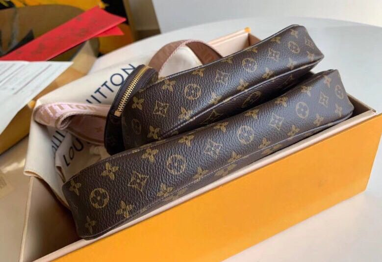 LV Multi Pochette Accessoires in Tela Monogram - Rosa