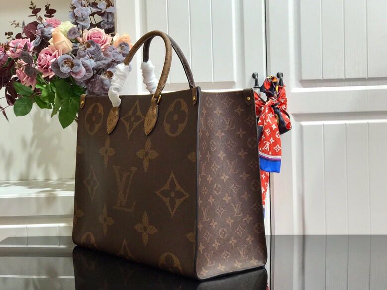 LV Onthego GM in Tela Monogram Giant
