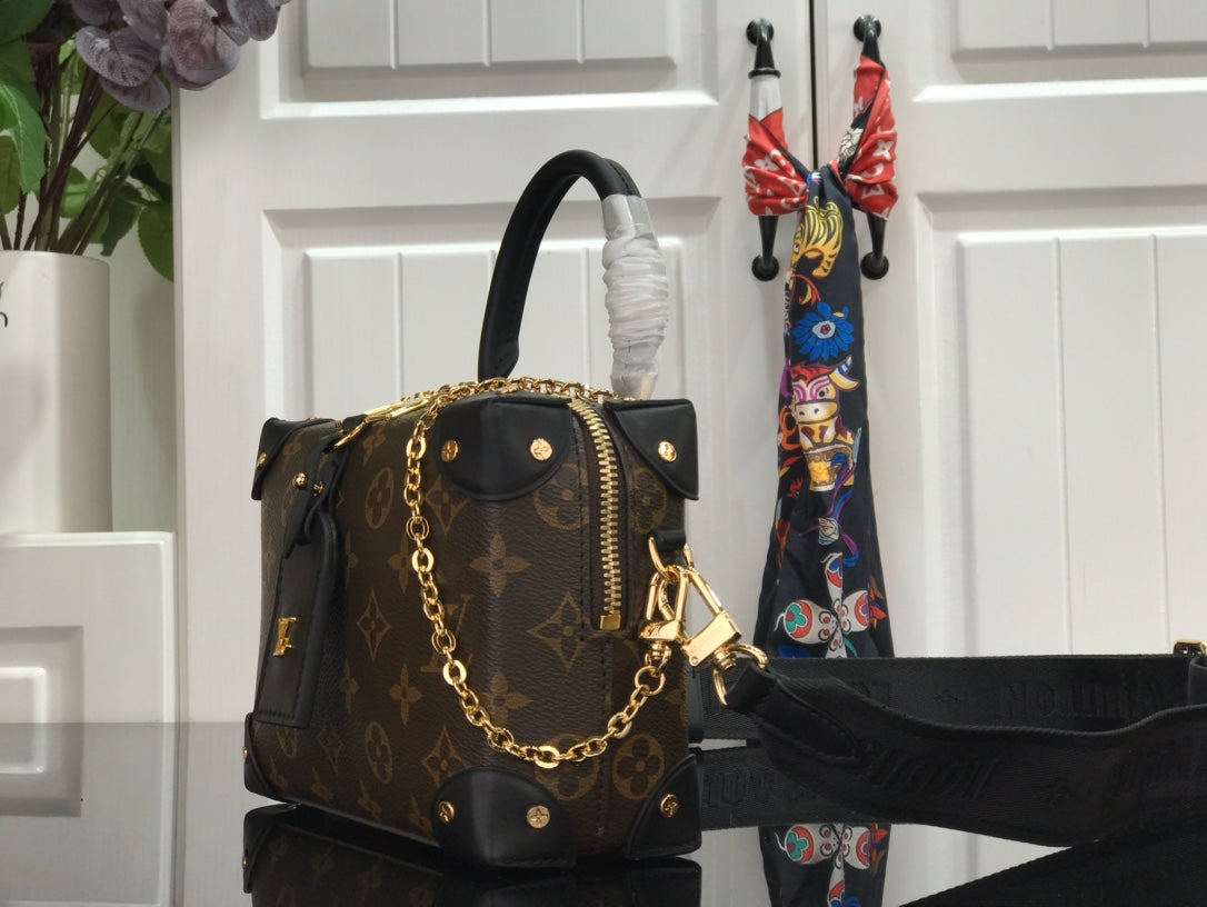 LV Petite Malle Souple - Edizione LV Match