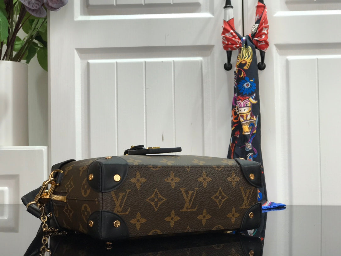 LV Petite Malle Souple - Edizione LV Match