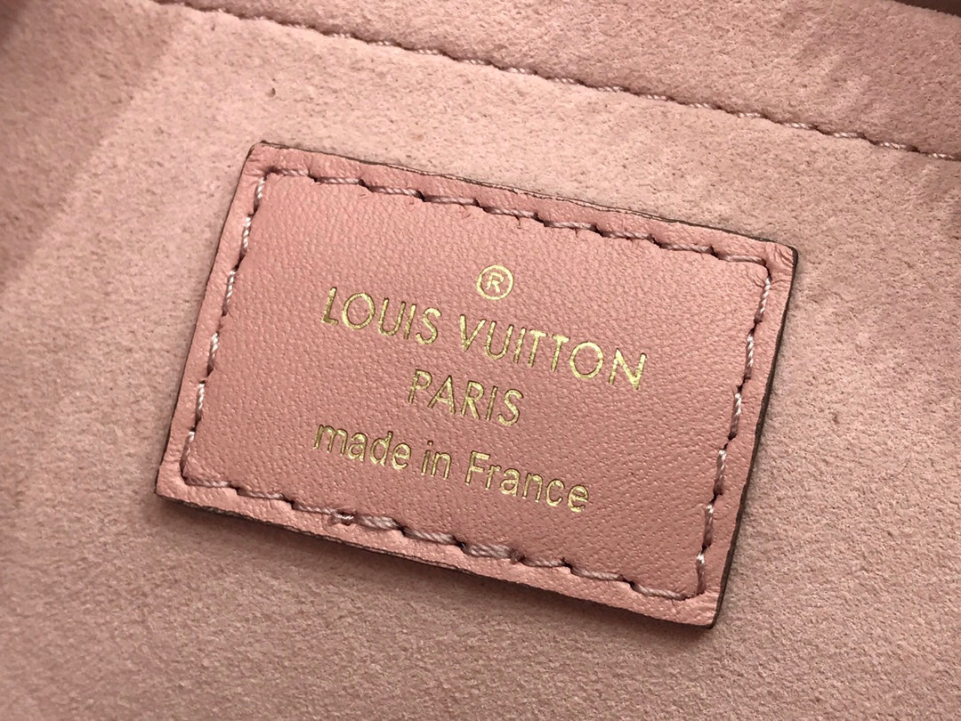 LV Petite Malle Souple